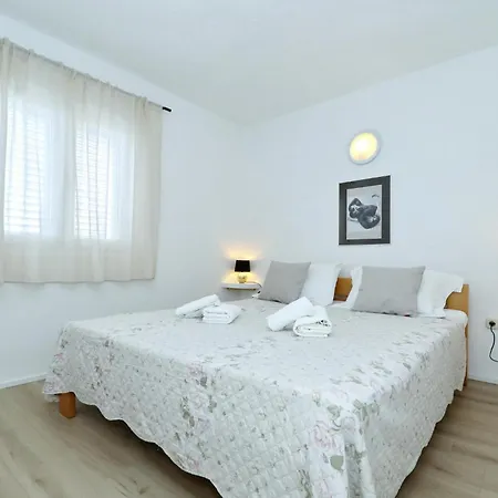 Casa vacanze 4 Bedroom Amazing In Banj