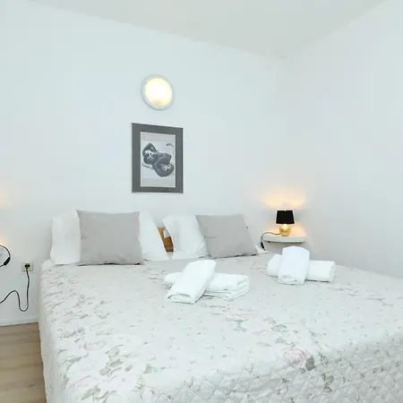 Casa vacanze 4 Bedroom Amazing In *