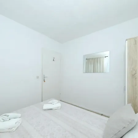 Casa vacanze 4 Bedroom Amazing In Banj