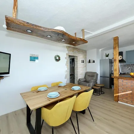 4 Bedroom Amazing In Banj